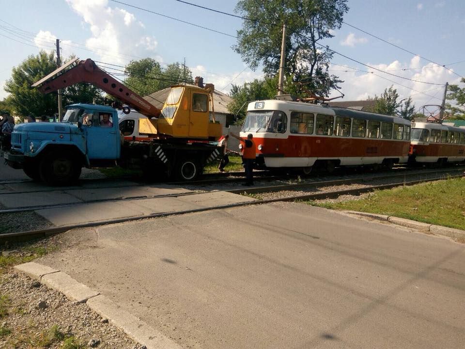 В Харькове трамвай наехал на пешехода: мужчине ампутировали ноги