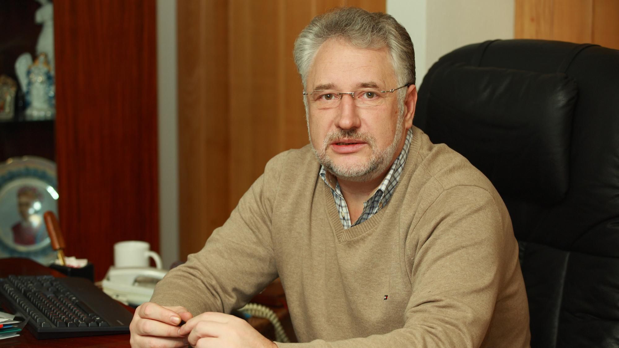 Жебривский признался, зачем ему оружие во время встреч с мирными жителями Жебривский признался, зачем ему оружие во время встреч с мирными жителями