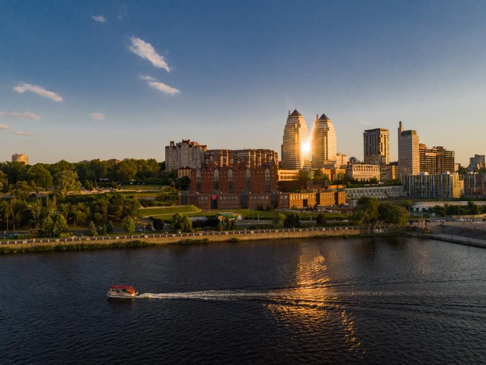 Неймовірна Україна: показали вражаючі фото заходу Сонця в Дніпрі Неймовірна Україна: показали вражаючі фото заходу Сонця в Дніпрі