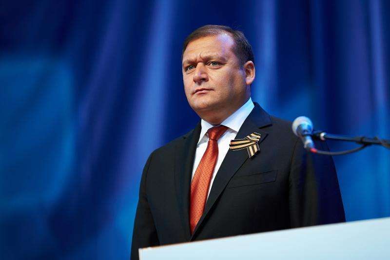 Одиозный Добкин хочет отдать Польше 2 старинных замка на Львовщине Одиозный Добкин хочет отдать Польше 2 старинных замка на Львовщине