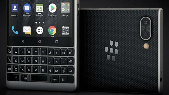 Появились фото кнопочного смартфона BlackBerry Key2