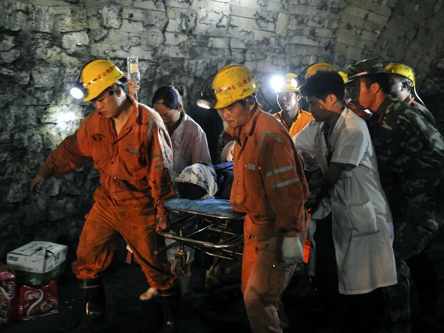 Вибух на шахті у Китаї: 11 осіб загинуло, ще 25 – заблоковані під землею