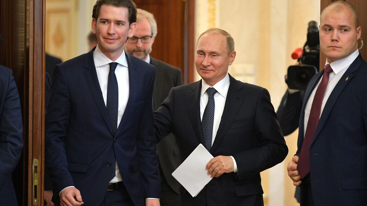 Канцлер Австрии надеется на "постепенное снятие санкций" с России