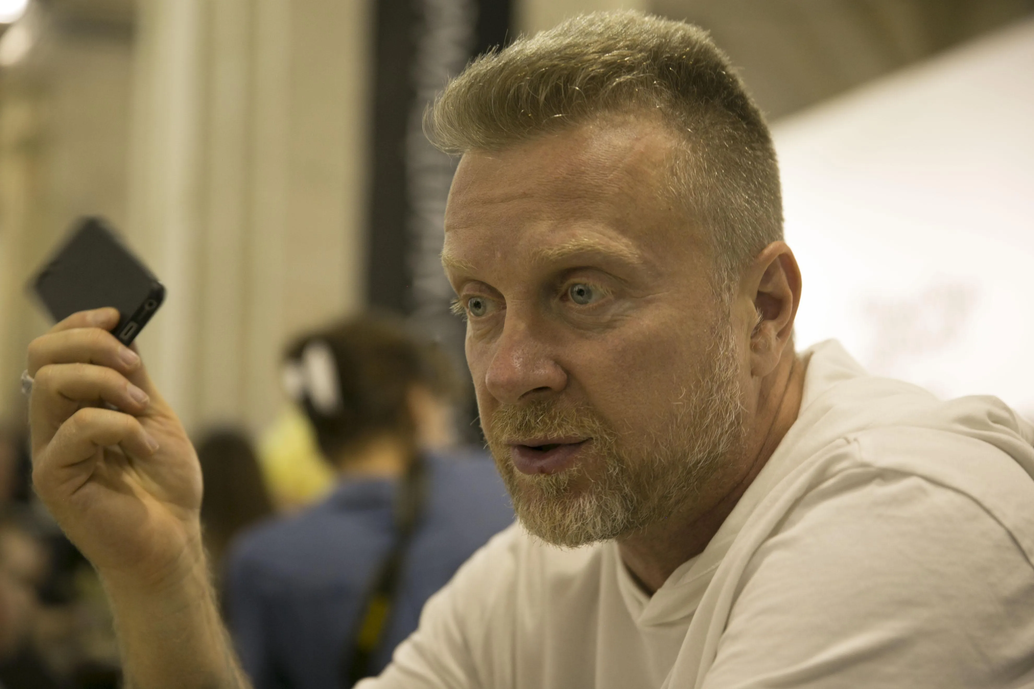 Мухарський шоумен телеведучий письменник Мухарський шоумен телеведучий письменник