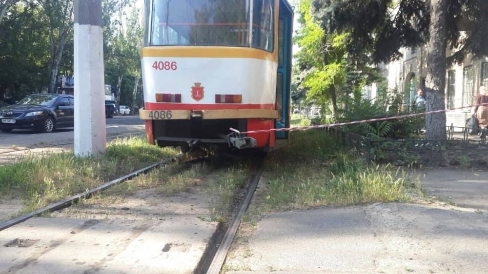В Одессе мужчина погиб под колесами трамвая