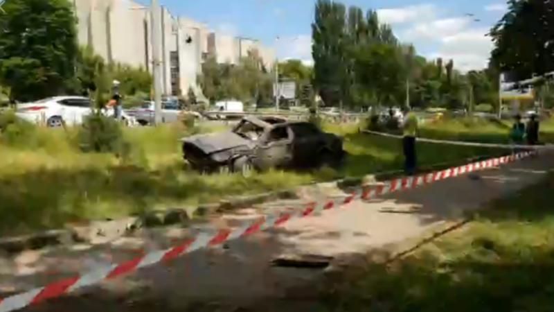 Авто відлетіло на 70 метрів в парк: в Києві сталася жахлива ДТП