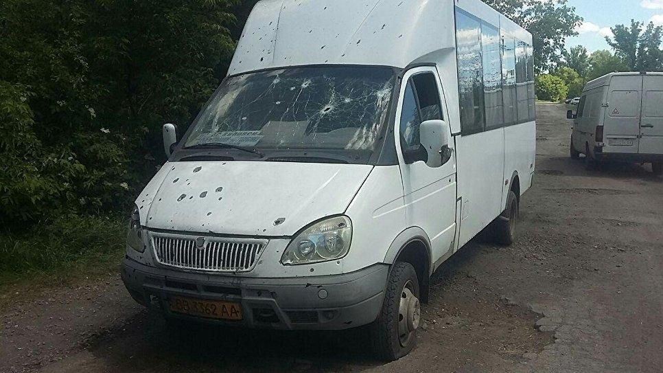 Бойовики сповістили, що під Луганськом обстріляли маршрутку: є потерпілі Бойовики сповістили, що під Луганськом обстріляли маршрутку: є потерпілі