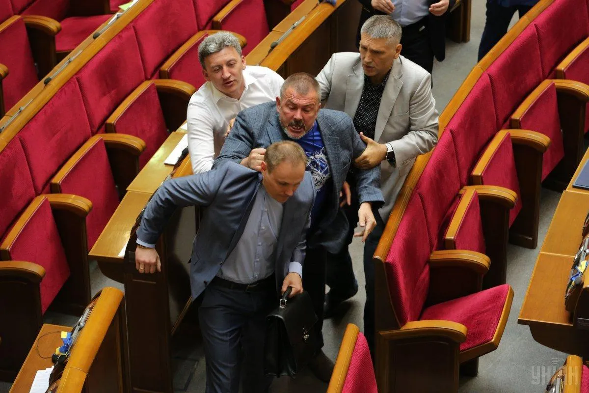 Мураєв, Юрій Береза, Долженков, Опозиційний блок, Народний фронт, Сенцов, сутичка, бійка, Верховна Рада, парламент Мураєв, Юрій Береза, Долженков, Опозиційний блок, Народний фронт, Сенцов, сутичка, бійка, Верховна Рада, парламент