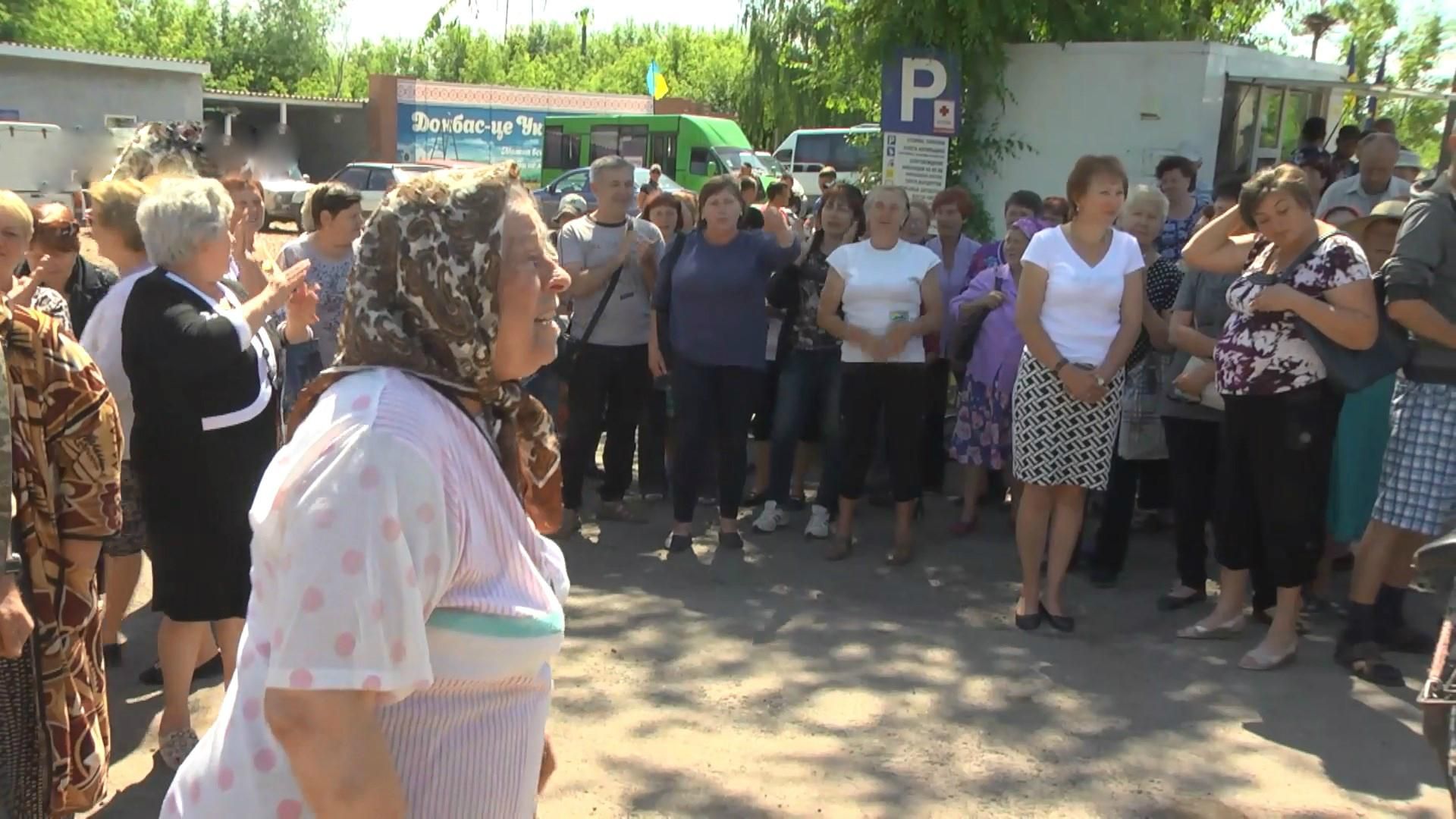Мешканці прифронтових селищ вийшли на мітинг задля відновлення на посаді Весьолкіна