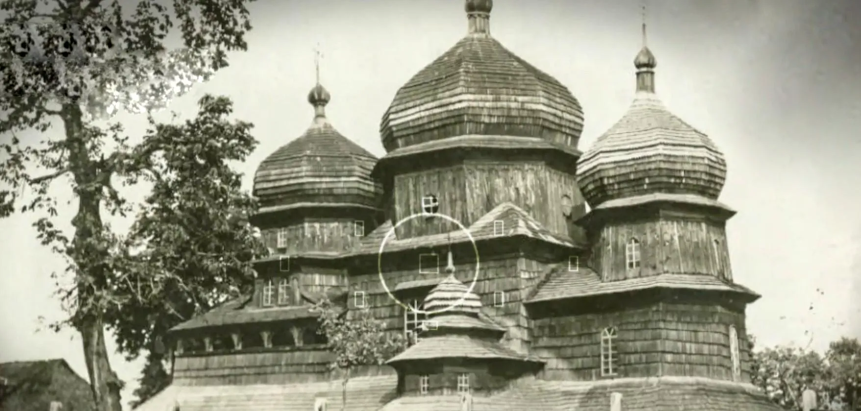 Фото дерев'яної церкви у Дрогобичі