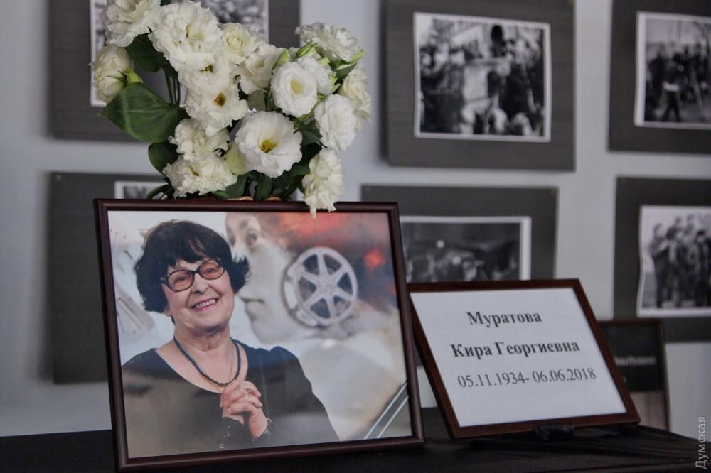 Кіру Муратову поховали в Одесі: як прощались з режисеркою