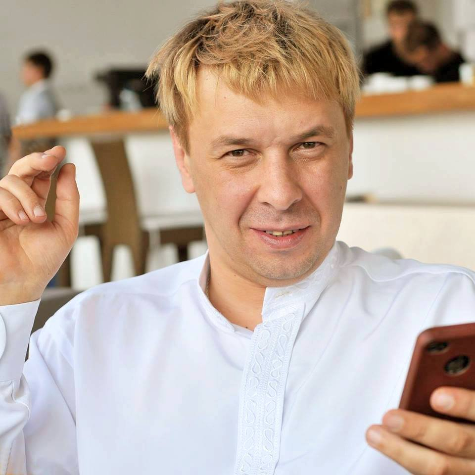 Неизвестные напали на продюсера Александра Ягольника: появились фото