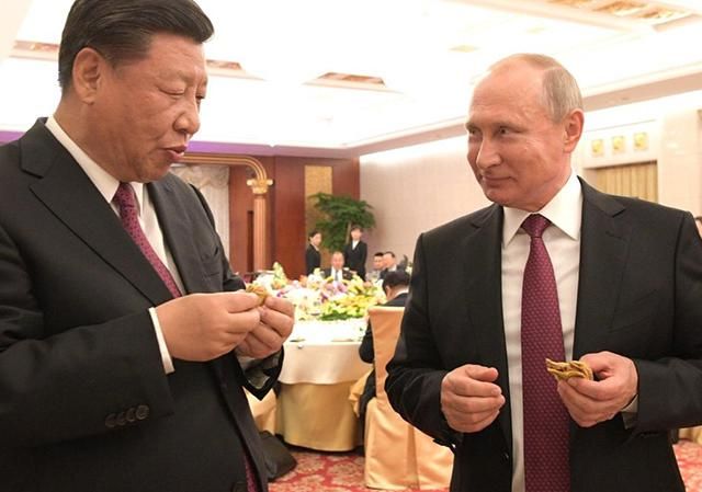 В сети смеются над пельменями Путина: фото и видео