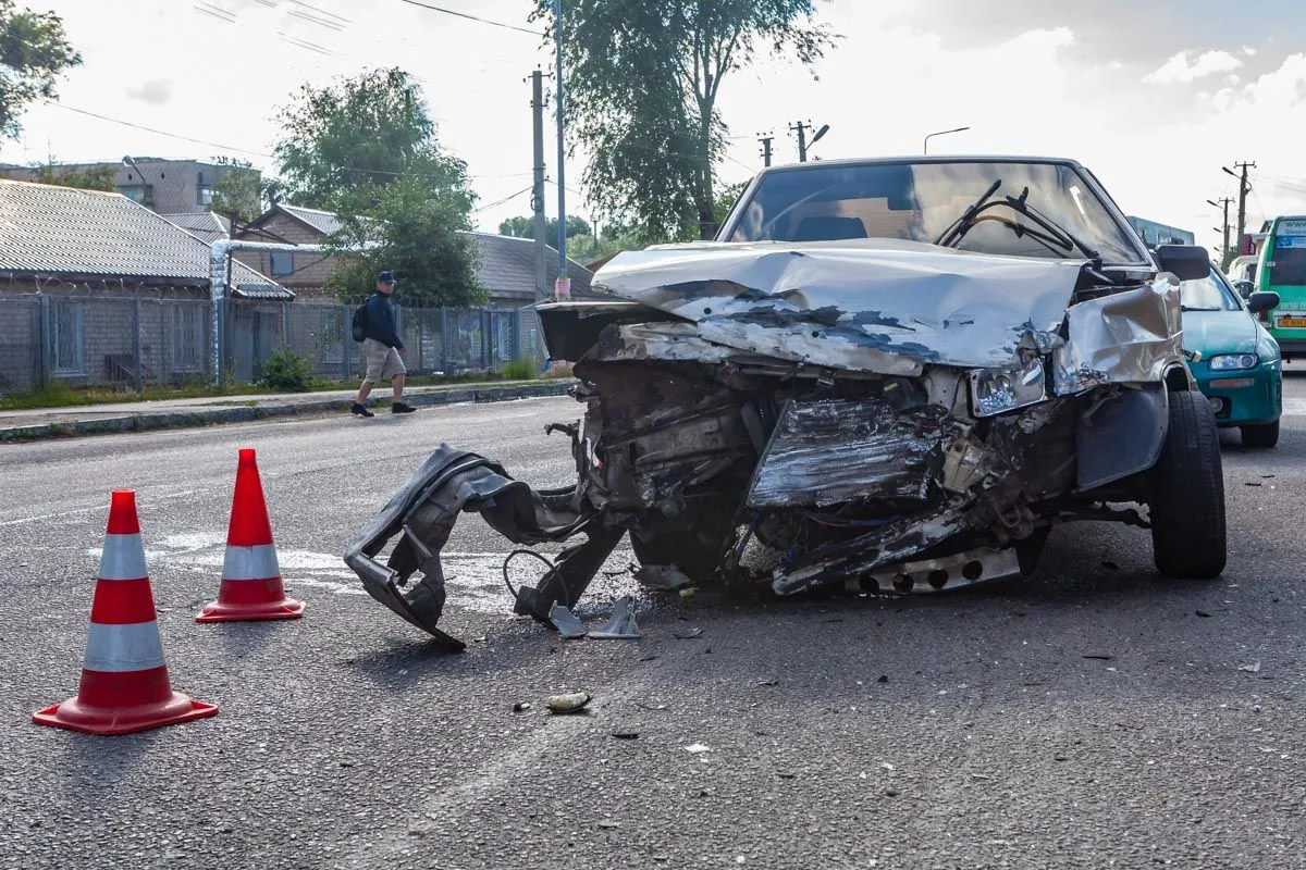 Lanos зіштовхнувся з авто Lada Lanos зіштовхнувся з авто Lada