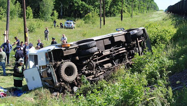 В России столкнулись автобус и поезд, есть погибшие