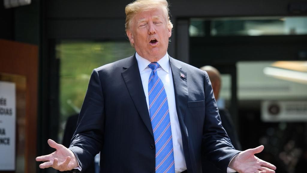 Из-за оригинальной привычки Трампа у его администрации появилась лишняя работа, – Politico Из-за оригинальной привычки Трампа у его администрации появилась лишняя работа, – Politico