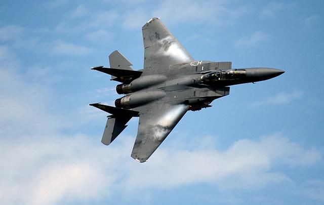 В Японии разбился самолет-истребитель США В Японии разбился самолет-истребитель США