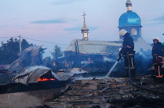 На Прикарпатье дотла сгорела старинная церковь: фото с пожарища