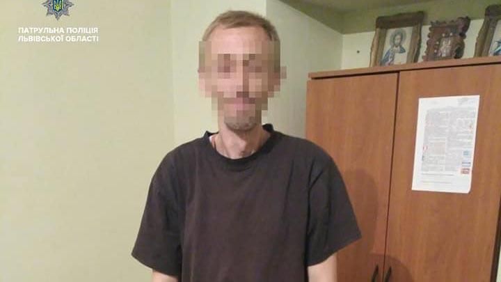 У Львові чоловік розбив сокирою вітрини та банкомат, бо не отримав пенсію У Львові чоловік розбив сокирою вітрини та банкомат, бо не отримав пенсію