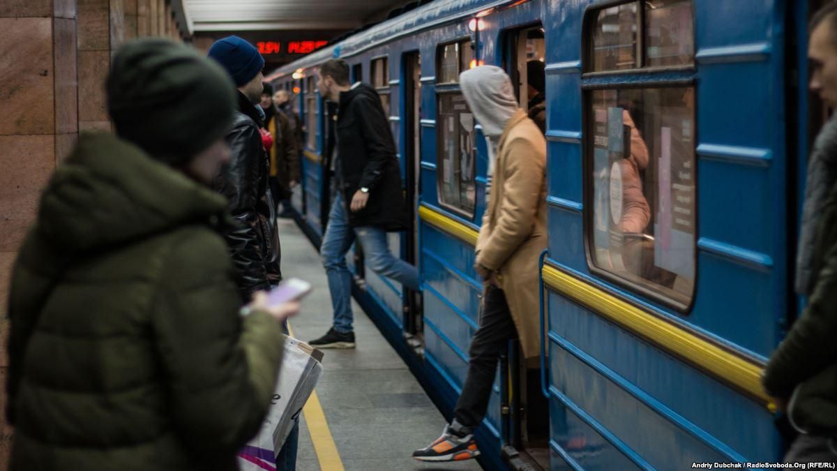 Київське метро повністю оновить аудіооголошення у вагонах поїздів
