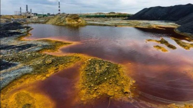 МинВОТ: в Торецке разрушается дамба хвостохранилища, наполненного химическими отходами