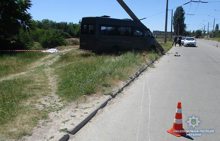 В Запорожье маршрутка насмерть сбила 42-летнего пешехода В Запорожье маршрутка насмерть сбила 42-летнего пешехода