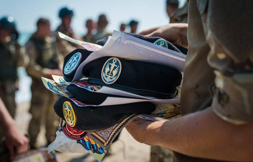 Демарш морських піхотинців перед Порошенком: бійці батальйону масово звільняються