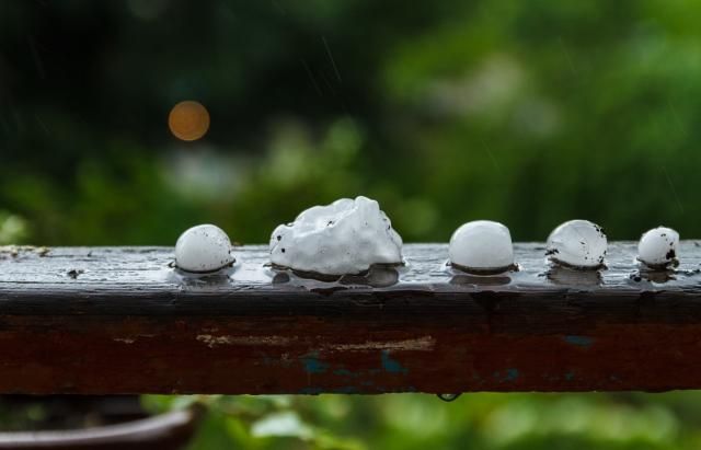 Закарпатье накрыл мощный ливень с градом: фото и видео Закарпатье накрыл мощный ливень с градом: фото и видео