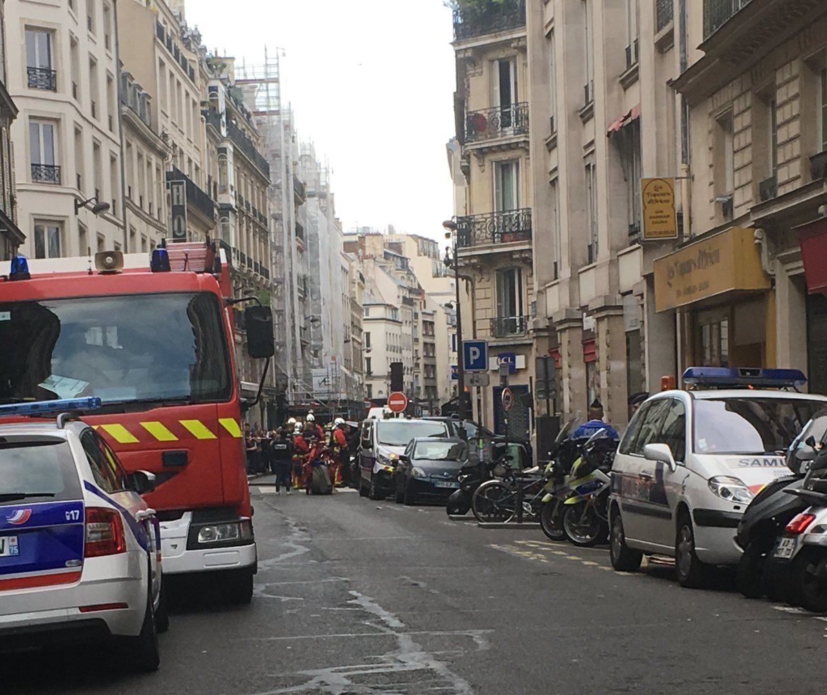 Захват заложников в Париже: мужчина облил людей бензином, двоим удалось сбежать