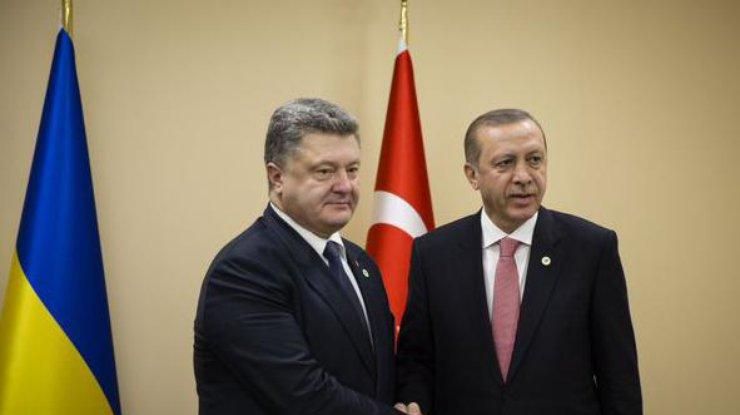 Порошенко попросил у страны-члена НАТО помощи в освобождении заложников Порошенко попросил у страны-члена НАТО помощи в освобождении заложников