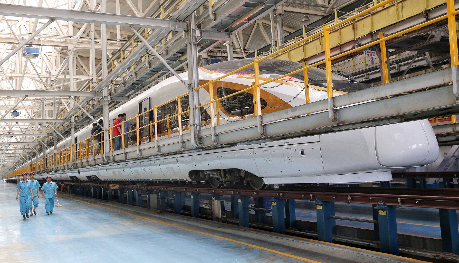 У Китаї запрацює найдовший високошвидкісний потяг у світі: з'явилися фото 