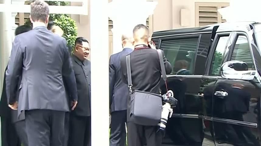 Журналисты едва не подрались после встречи Трампа и Ким Чен Ына: видео Журналисты едва не подрались после встречи Трампа и Ким Чен Ына: видео