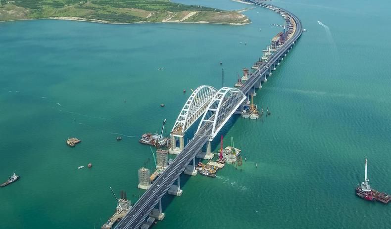 Окупанти заявили про новий "рекорд" Кримського мосту