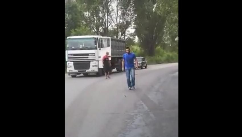 В Кривом Роге остановилось движение по неожиданной причине: видео
В Кривом Роге остановилось движение по неожиданной причине: видео