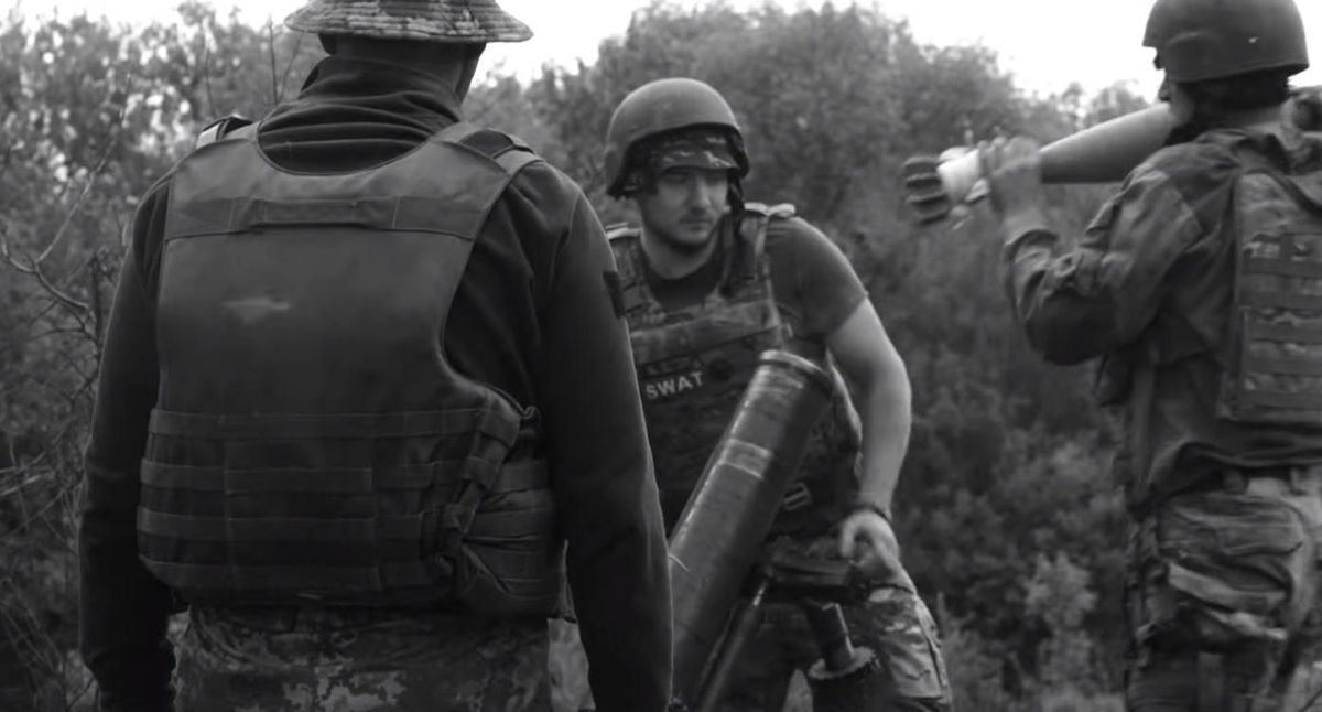 Волонтери показали, як українські бійці "жорстко карають" окупантів: відео Волонтери показали, як українські бійці "жорстко карають" окупантів: відео