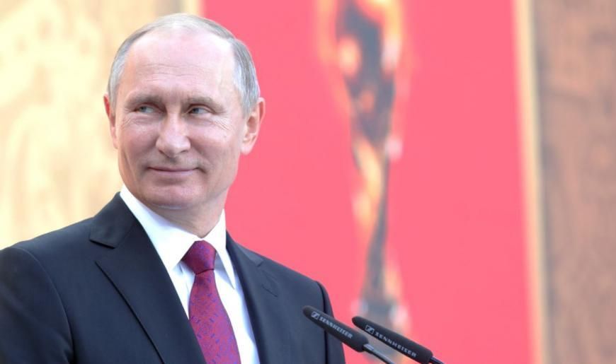 У мережі висміяли фото "придавленого" Путіна під час концерту до відкриття ЧС-2018