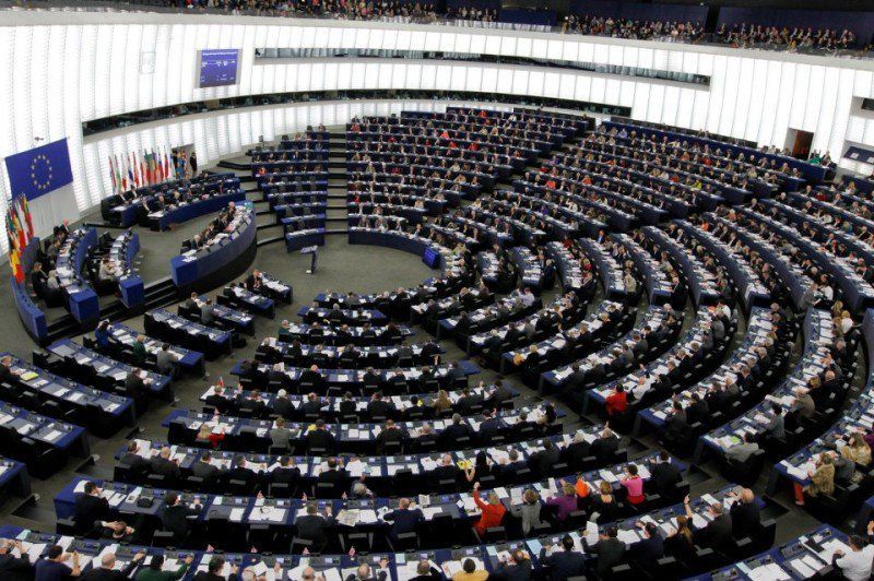 Європарламент вимагає негайно звільнити Сенцова