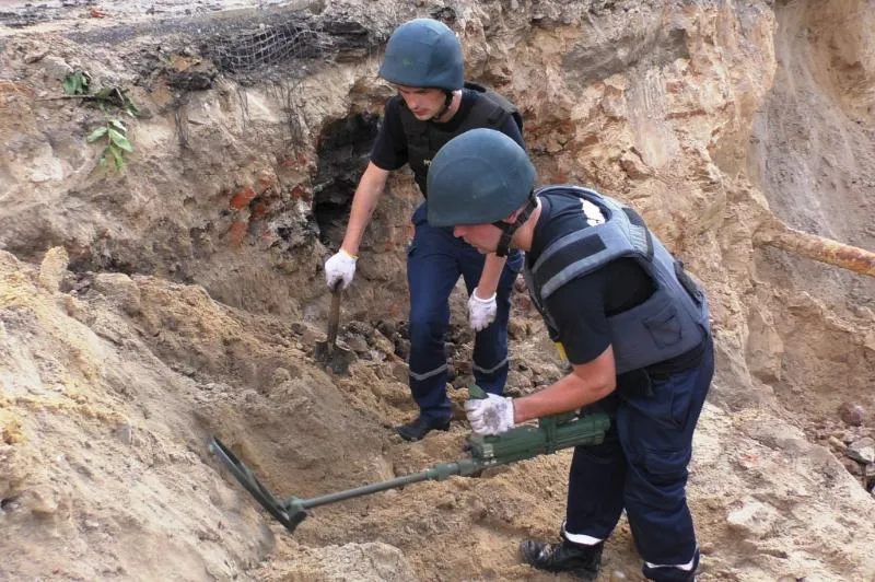 Працівники ДСНС виявили та знищили 33 мінометні міни часів Другої світової