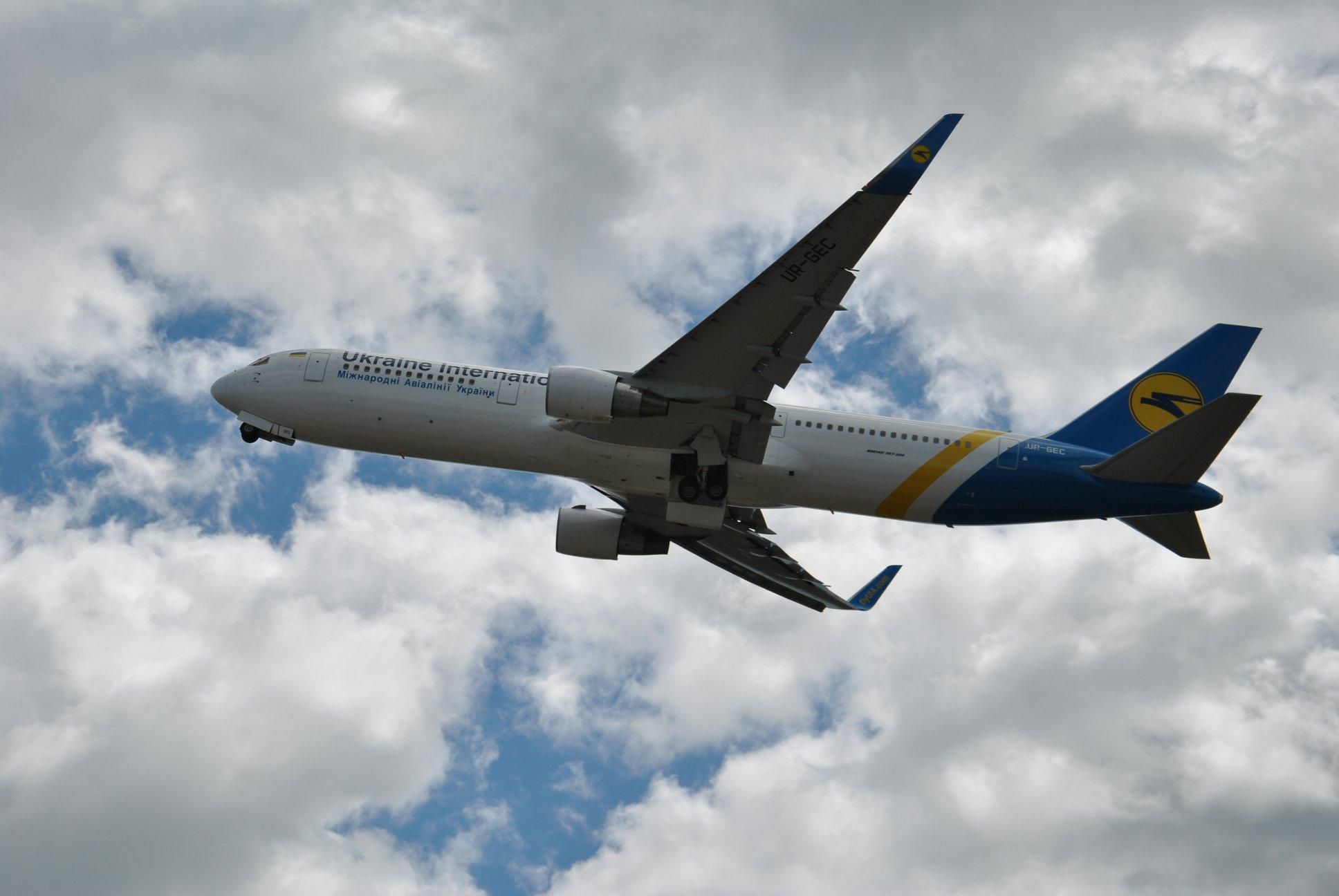 В "Борисполе" самолет экстренно сел, через несколько минут после взлета В "Борисполе" самолет экстренно сел, через несколько минут после взлета