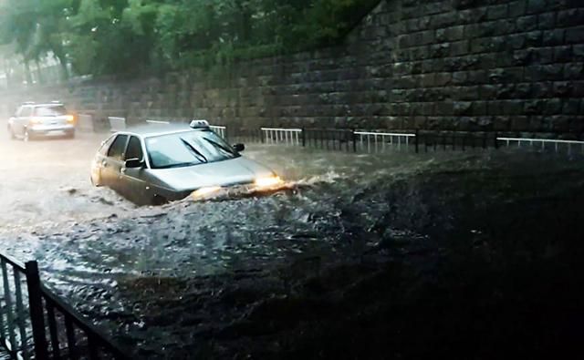 Негода в Україні "відрізала" від світла сотні населених пунктів Негода в Україні "відрізала" від світла сотні населених пунктів