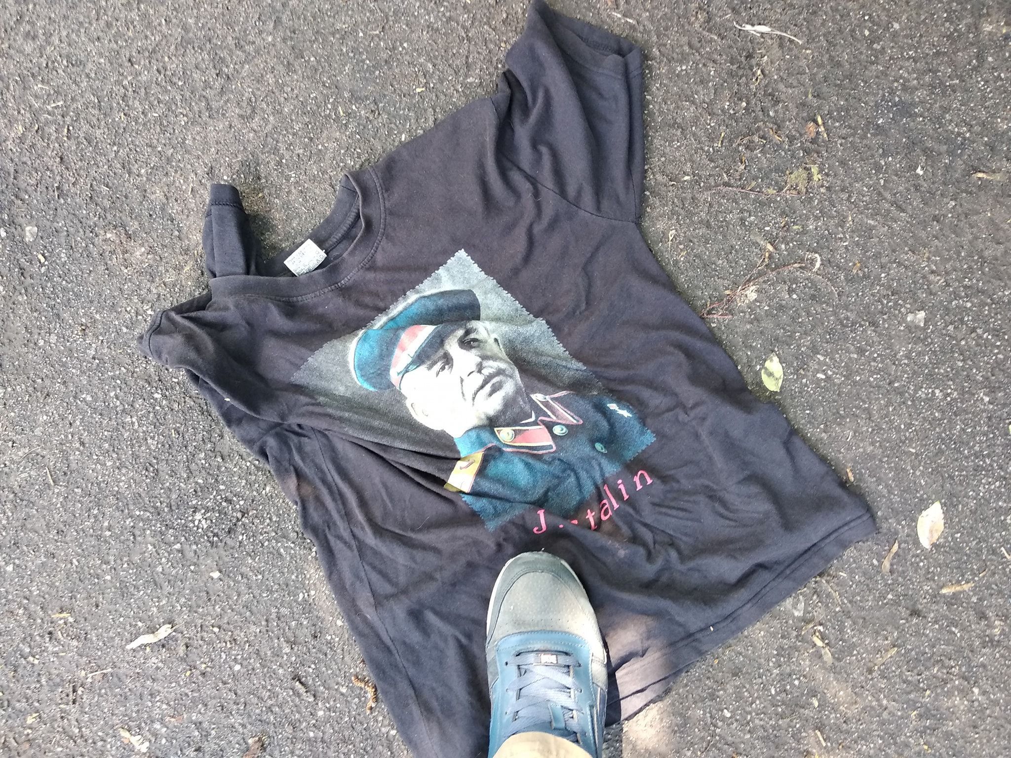 Києвом розгулював чоловік у футболці з портретом Сталіна: фаната вождя СРСР провчили у метро
