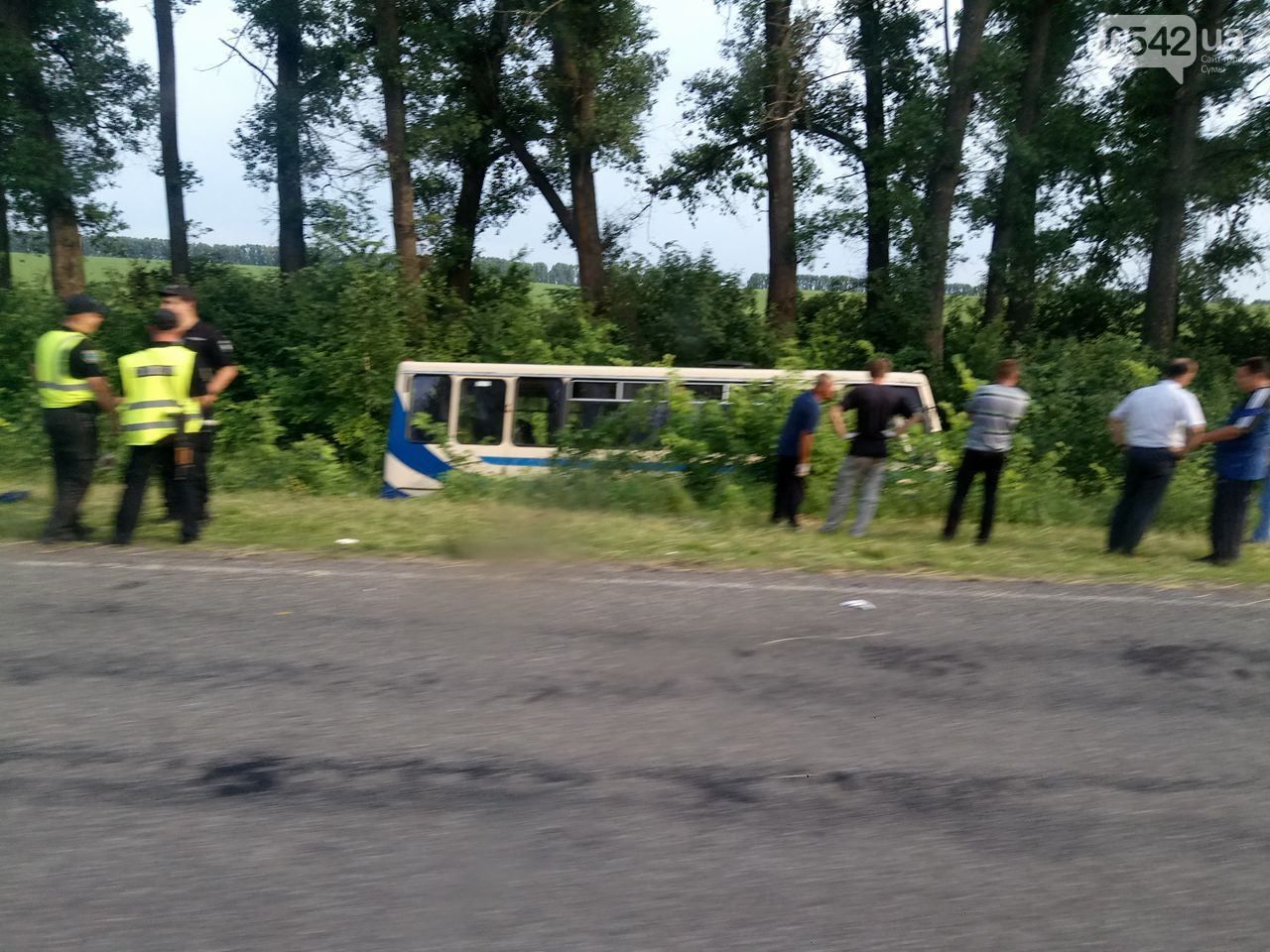 На Сумщині перекинувся автобус: постраждали вісім людей На Сумщині перекинувся автобус: постраждали вісім людей