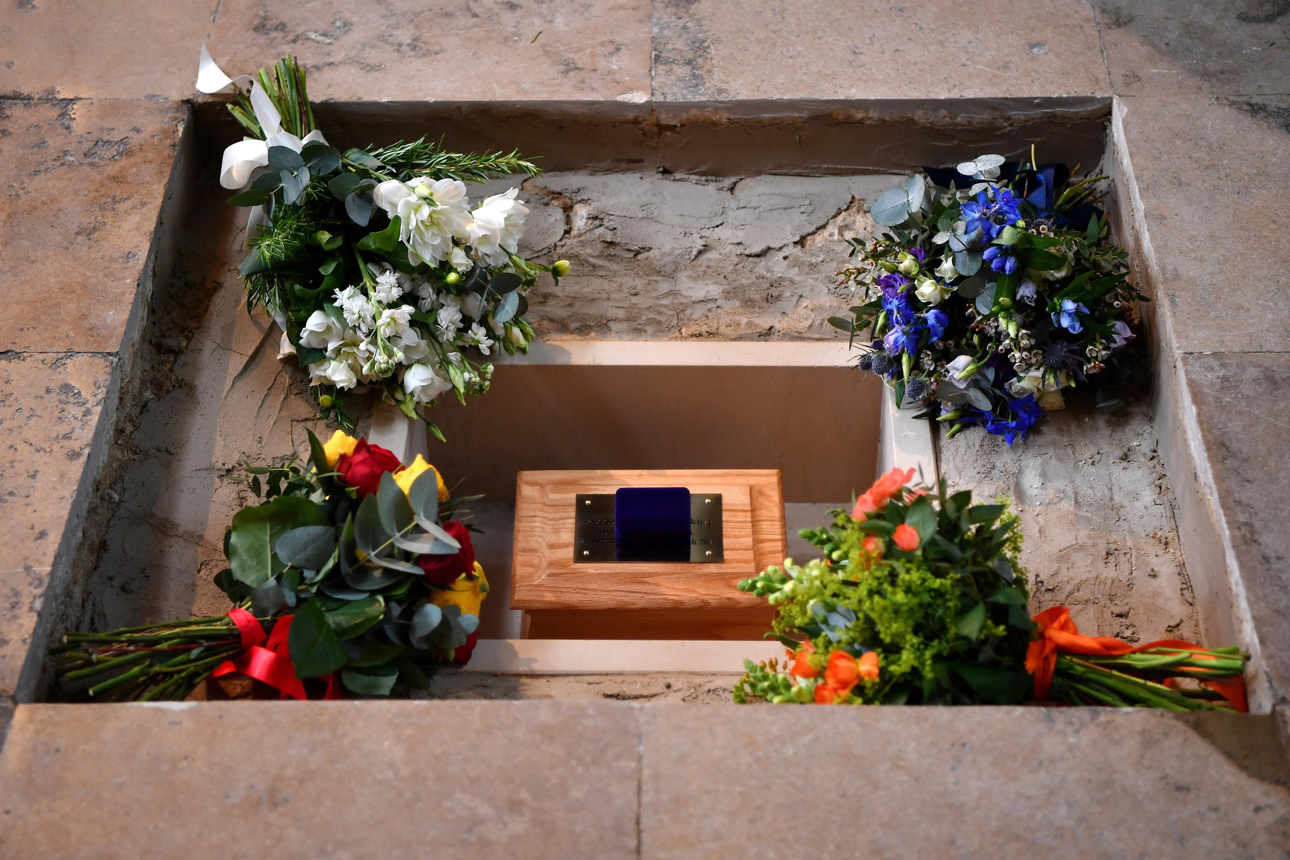 Стівен Хокінг прах Стівен Хокінг прах