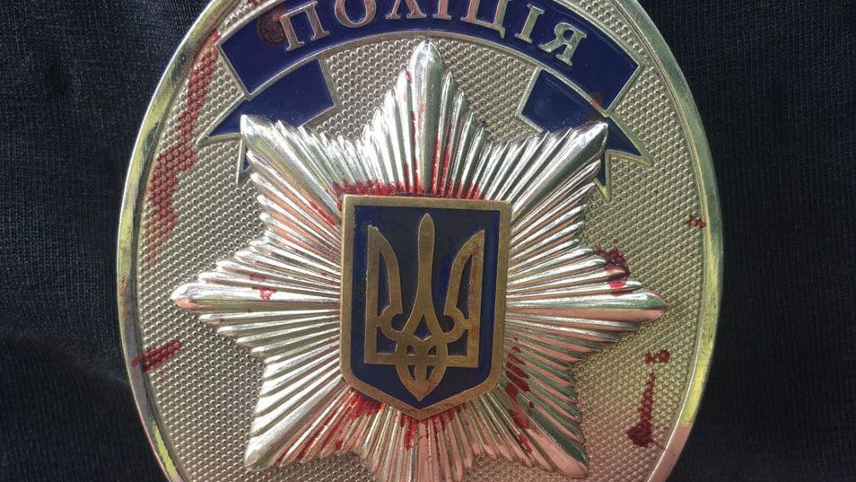 На Ровненщине копатели янтаря забросали камнями полицейских: много пострадавших На Ровненщине копатели янтаря забросали камнями полицейских: много пострадавших