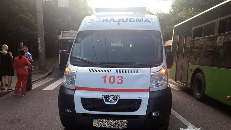 В Харькове машина скорой сбила подростка В Харькове машина скорой сбила подростка