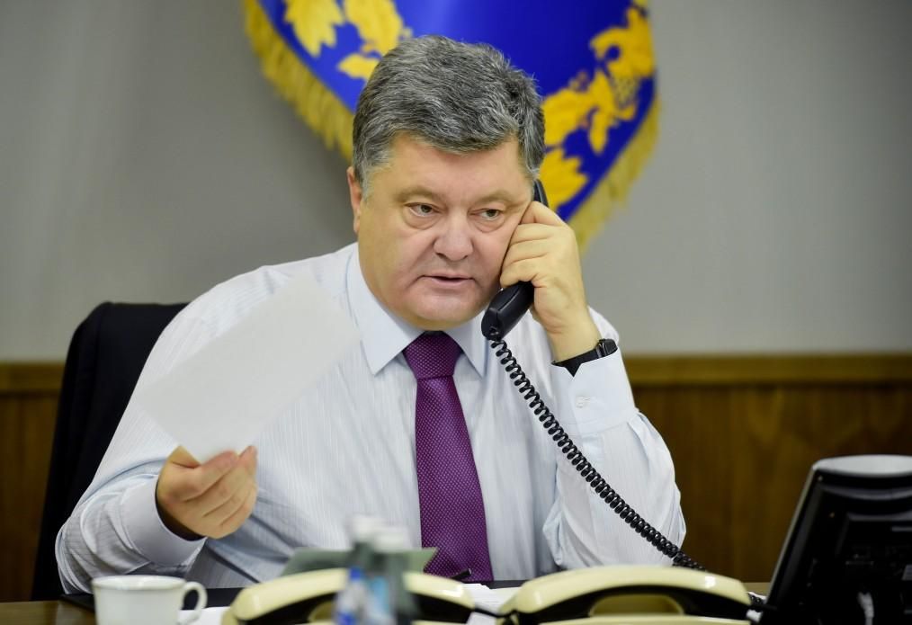 Порошенко разговаривал с Макроном: известно, о чем говорили