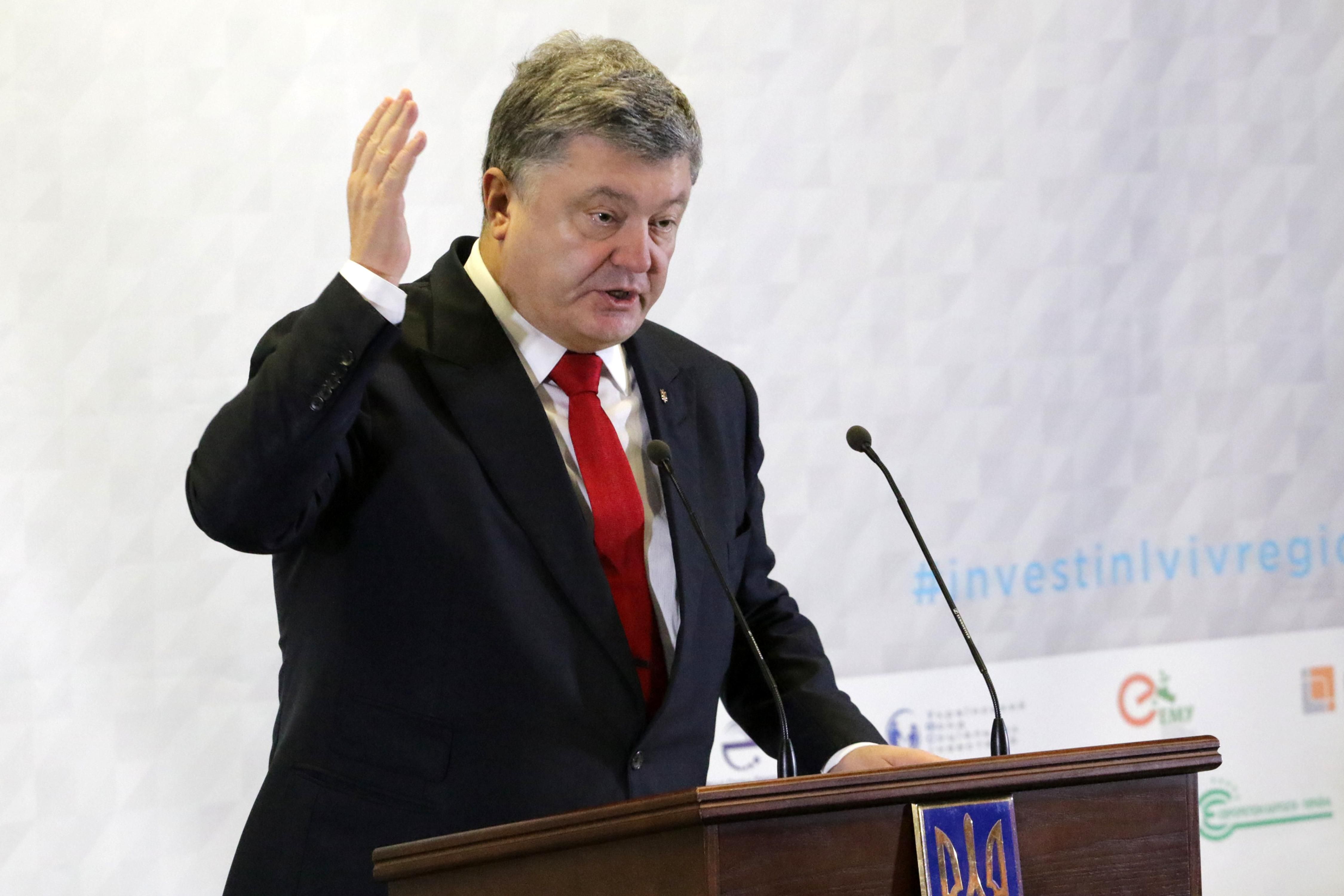 Порошенко вимагає від світу тиснути на Росію для звільнення українських політв'язнів