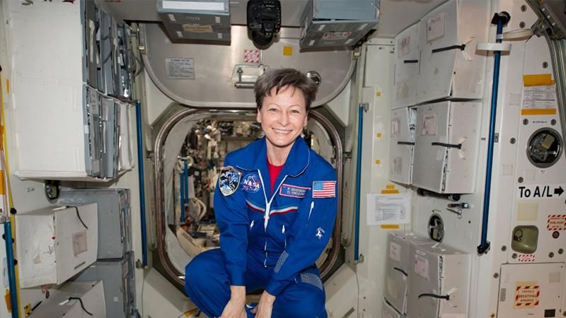 На пенсію пішла перша жінка-командир МКС На пенсію пішла перша жінка-командир МКС