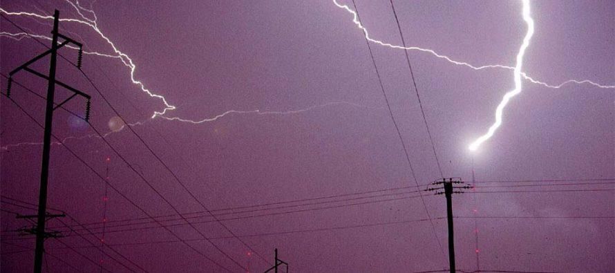 Негода в Україні: світла немає у 55 населених пунктах Негода в Україні: світла немає у 55 населених пунктах