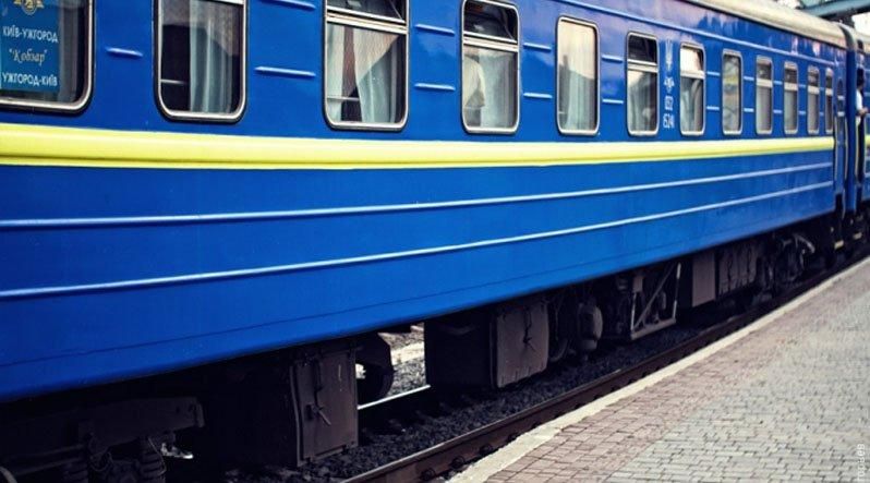 "Якість проїзду стала гіршою": пасажирів потягу "Херсон-Київ" обурила подорож із пригодами